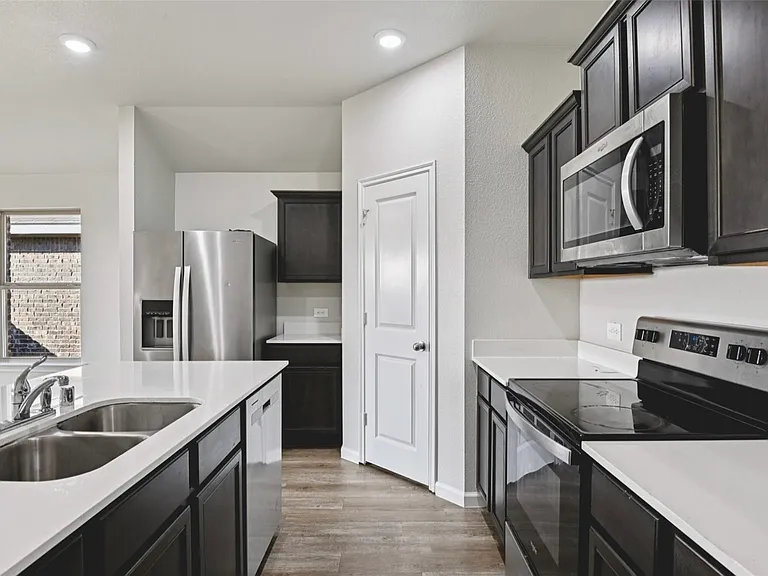 844 Jett Dr — Photo 10