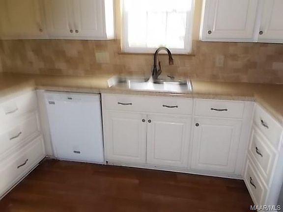 2nd image of 1207 Kingston Green Dr
