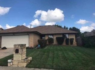 136 Oak Tree Ln, Midwest City, OK 73130