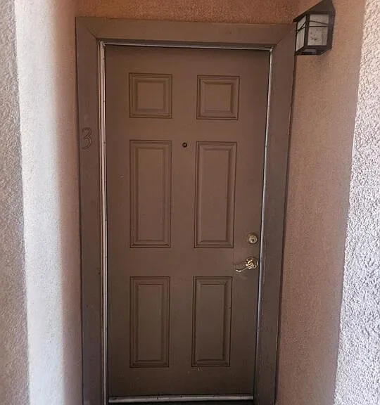 887 E 40th Pl #3 — Photo 7