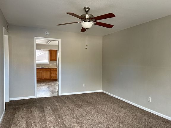 3rd image of 602 Westview Cir APT B