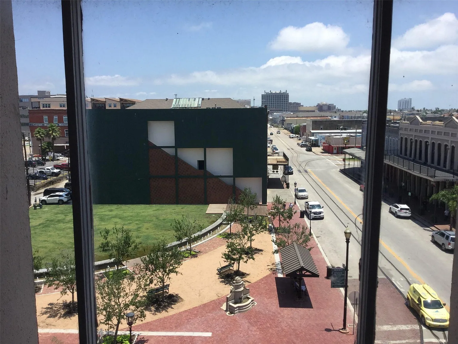 1 bed, 2.0 bath, 20100 sqft, $1,550 — Photo 2