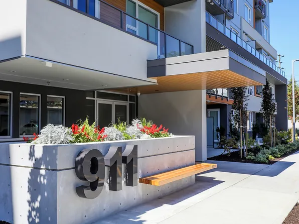 911 Braidwood Rd, Courtenay, BC V9N 0G6