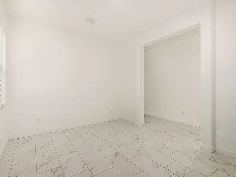 24409 W Sheraton Ln — Photo 33