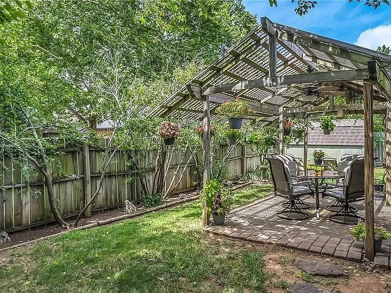 2613 Redwood Ln — Photo 19