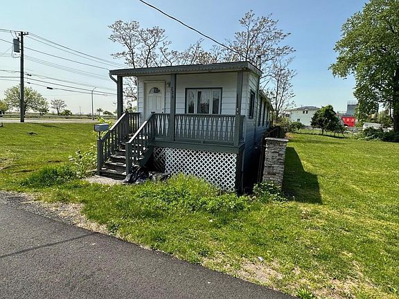 3rd image of 726 Naughton Ave