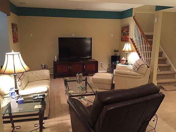 Basement w/ 9ft ceilings