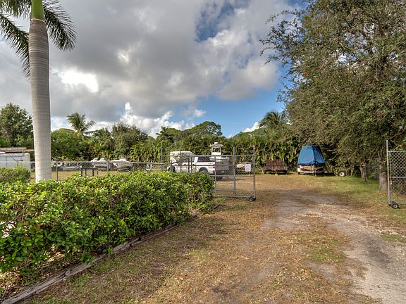 3rd image of 1405 SW Vizcaya Cir