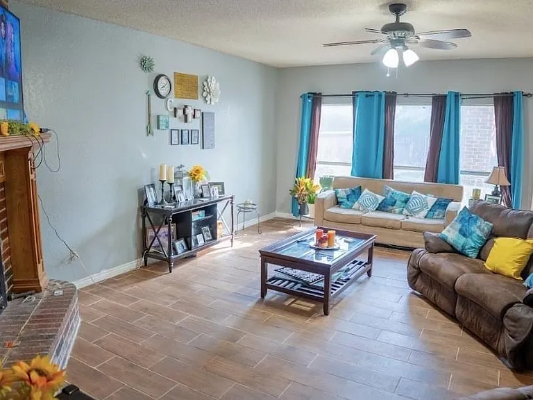 2324 Boardwalk Dr — Photo 2