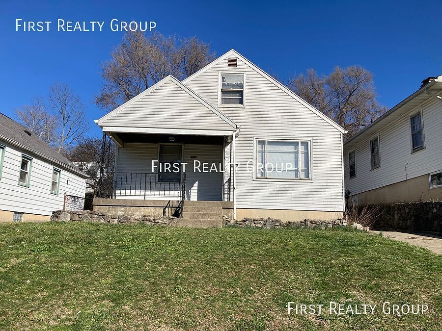 1st image of 122 N Quentin Ave