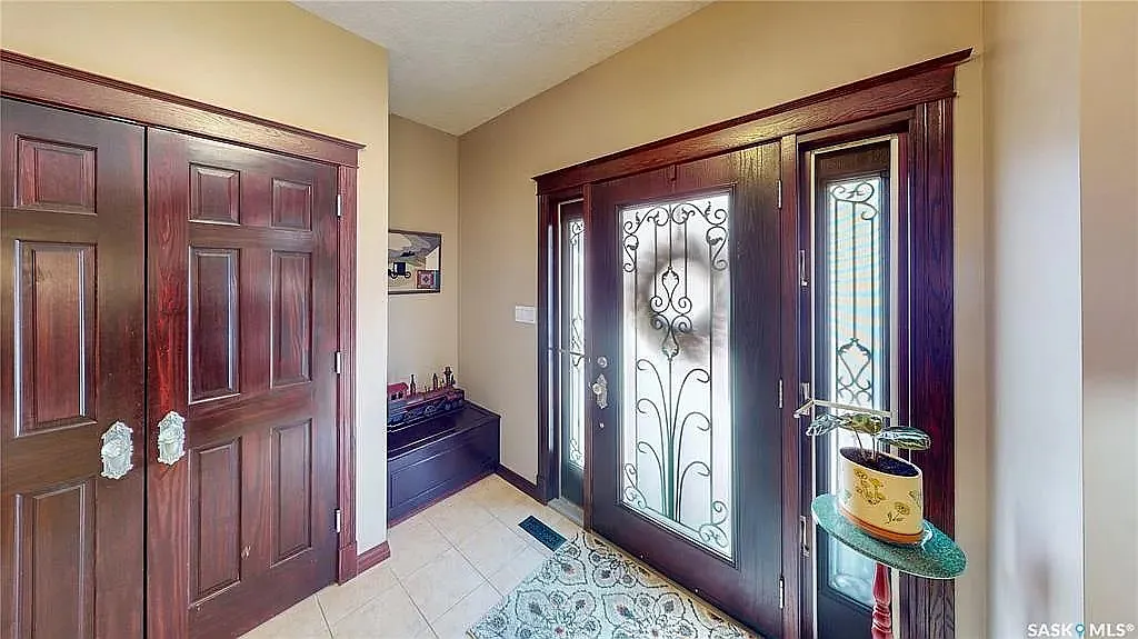 2830 Regina Avenue — Photo 2
