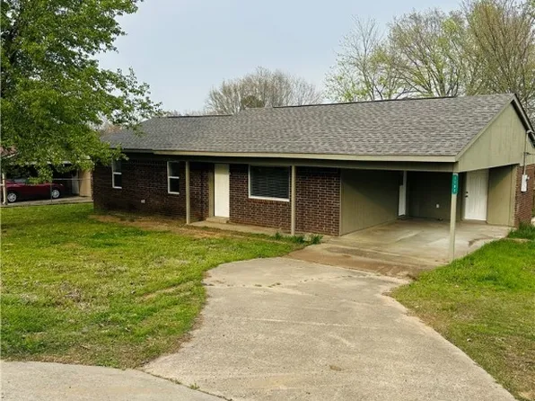 1105 S 5th St, Paris, AR 72855
