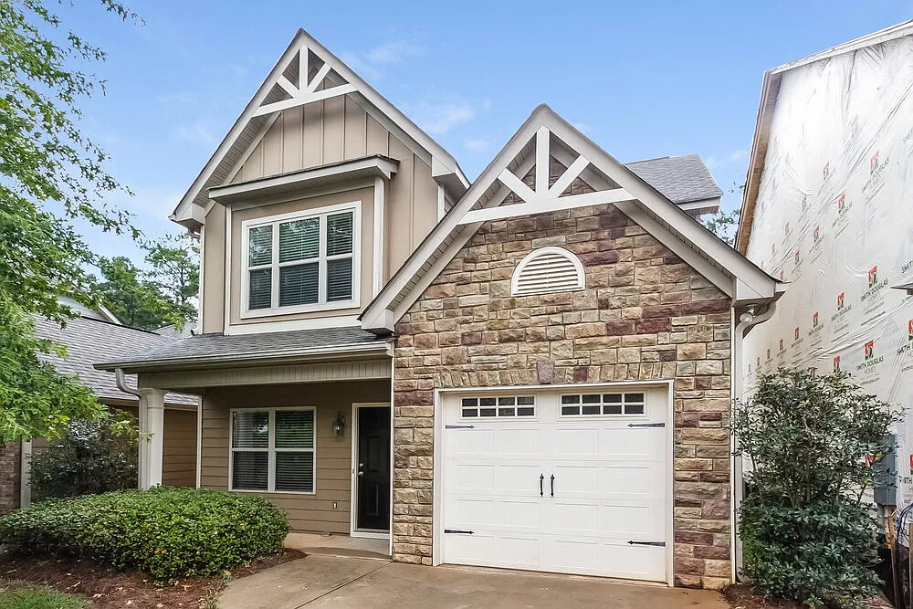 3 bed, 2.5 bath, 1558 sqft, $2,195 — Photo 1