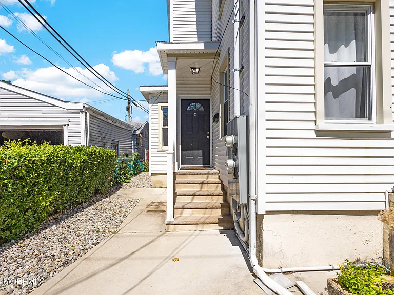 907 Bond St #2 — Photo 3