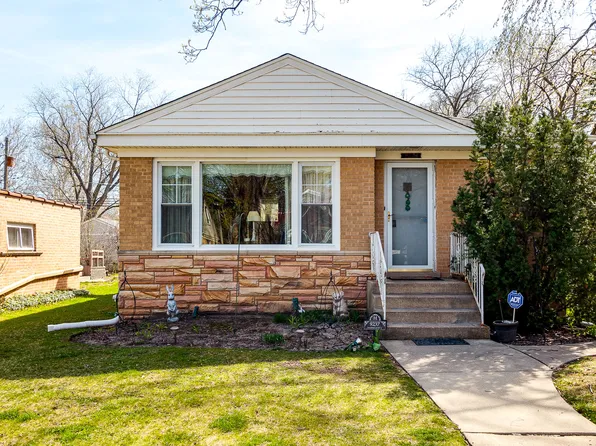 9237 Lincolnwood Dr, Evanston, IL 60203