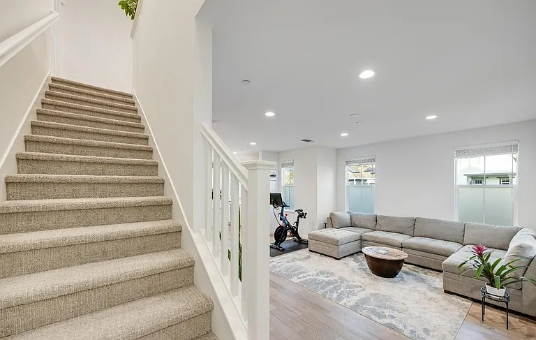 1747 Linden Ln — Photo 11