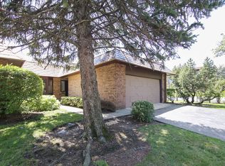 3974 Dundee Rd, Northbrook, IL 60062