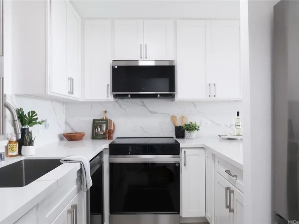 98-501 Koauka Loop APT A1006, Aiea, HI 96701