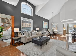 51 Napa Ln, Hamilton, ON L8E 6B7