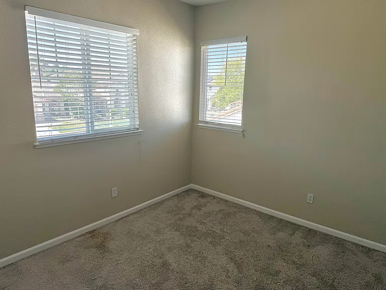 772 Sheffield Ln — Photo 11