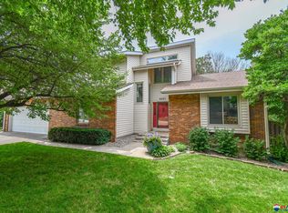 6421 White Dove Cir, Lincoln, NE 68512