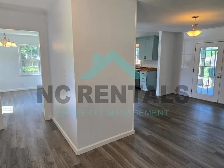 165 Hawkins Loop — Photo 2