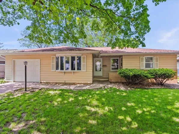 3390 W Ridge Dr, Waterloo, IA 50701