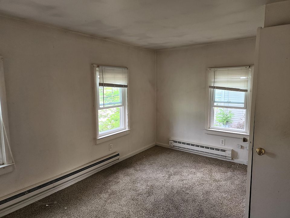 1st image of 17 Grand St #2