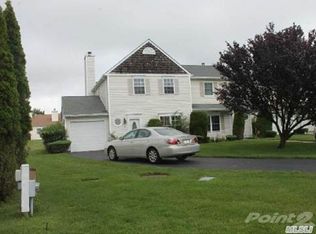 5 Thrush Path, Coram, NY 11727