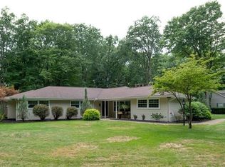 2796 Woodhill Dr, Hermitage, PA 16148