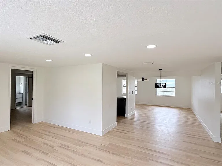 8512 Longboat Ln — Photo 5
