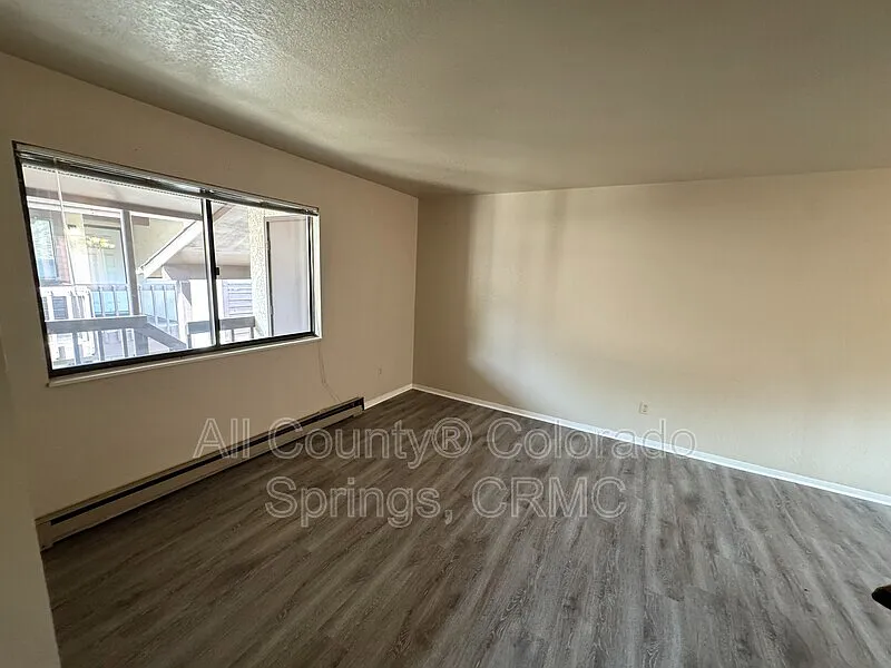 2 bed, 1.0 bath, 884 sqft, $1,175 — Photo 4