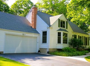 835 Apple Tree Ln, Brookfield, WI 53005