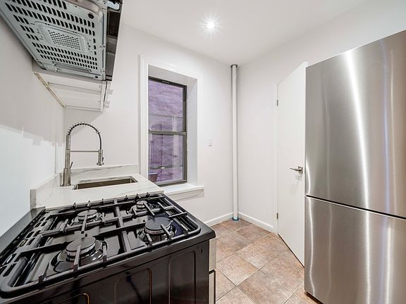5th image of 124 Ludlow St APT 1B