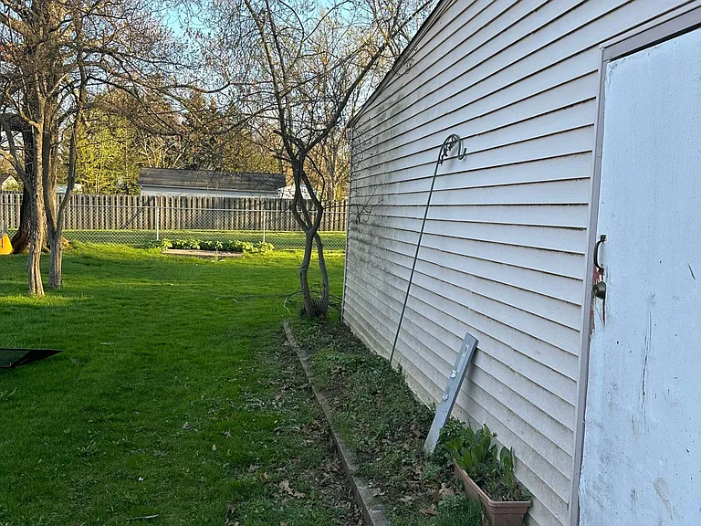 Way to the backyard