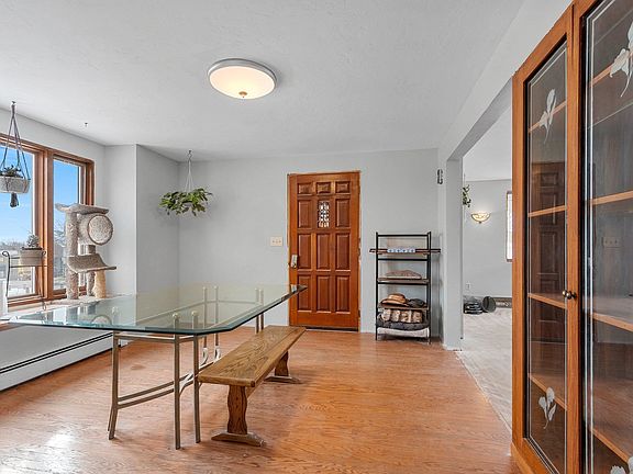 5th image of 220 Green Bay Rd