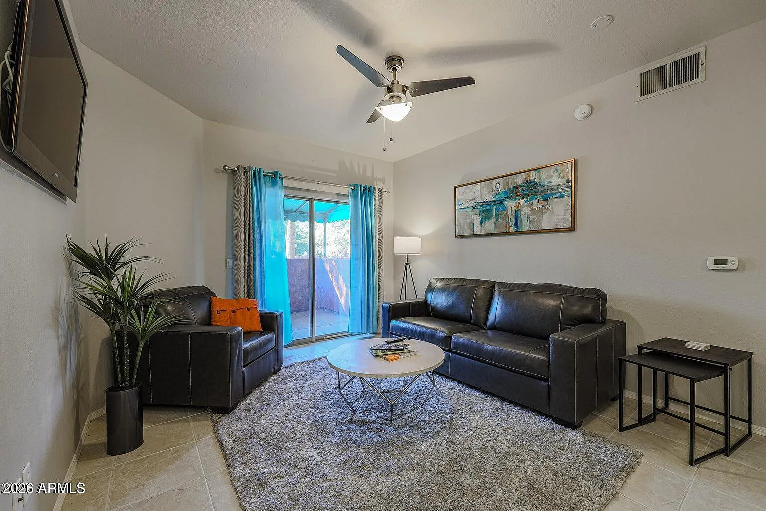 1 bed, 1.0 bath, 604 sqft, $1,400 — Photo 2