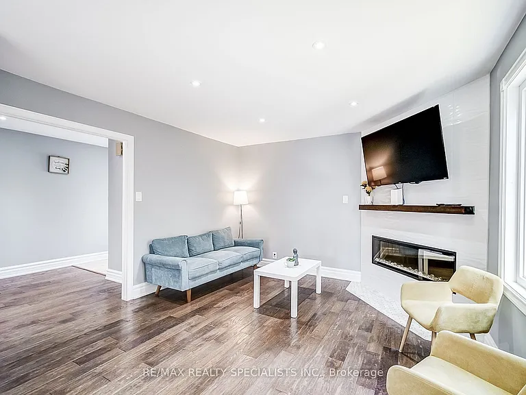 3148 Harris Cres #UPPER — Photo 9