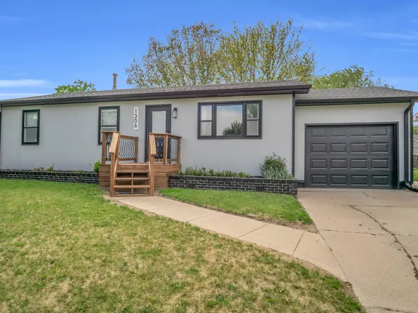 1306 12th Ave, Kearney, NE 68845