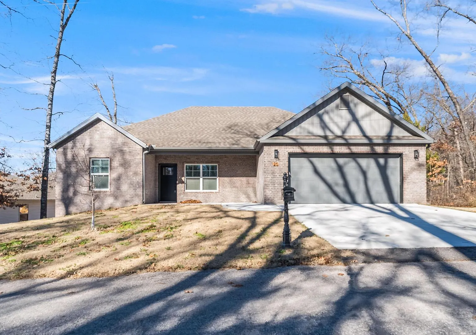 Welcome to this stunning 3-bedroom, 2-bathroom home that boasts a range of high-quality features ... — Photo 1