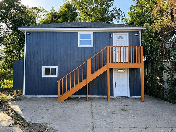 3rd image of 2209 Gano St