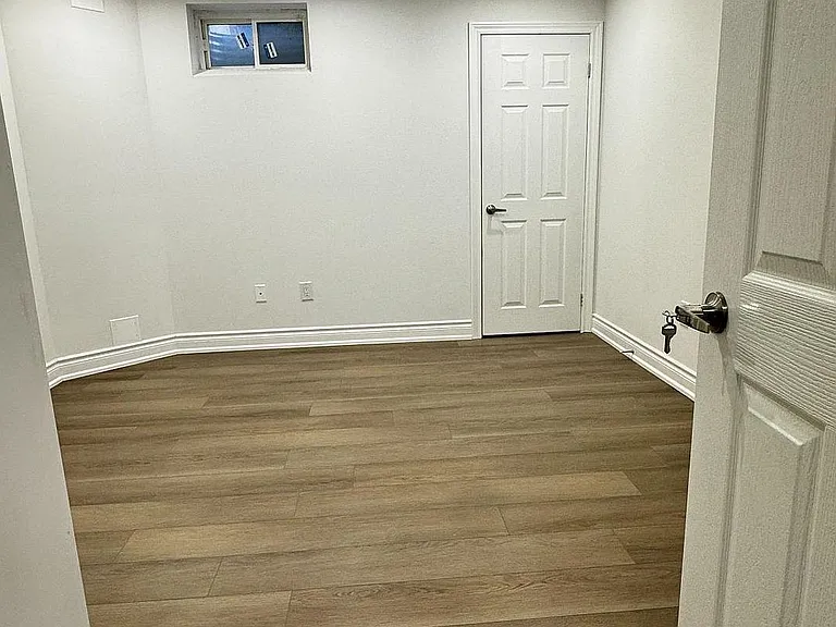 64 Gooseman Cres #BASEMENT — Photo 7