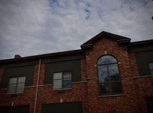 300 E Oglesby St #16, Salem, IL 62881