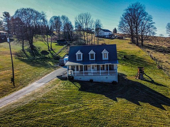 5th image of 221 King Ln