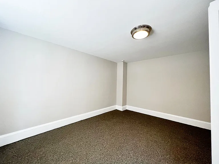 130 E Chestnut St — Photo 24