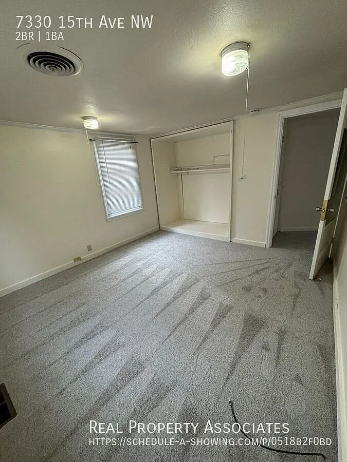 Adorable stand alone Ballard 2 Bed/1 Bth home with parking in back for 2 vehicle — Photo 4