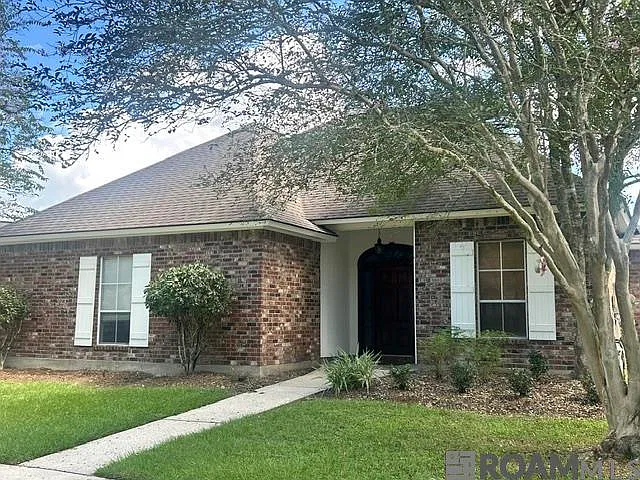 3 bed, 1638 sqft, $2,400 — Photo 2