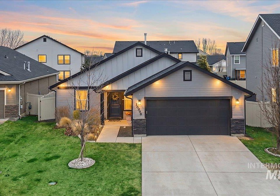 1st image of 16998 N Cornwallis Way