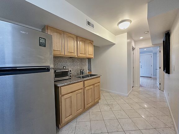 4th image of 847 37th Ave #A