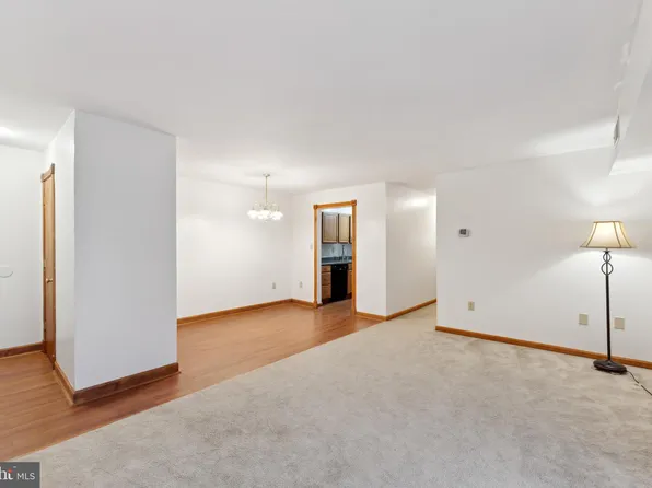 10724 West Dr APT 104, Fairfax, VA 22030